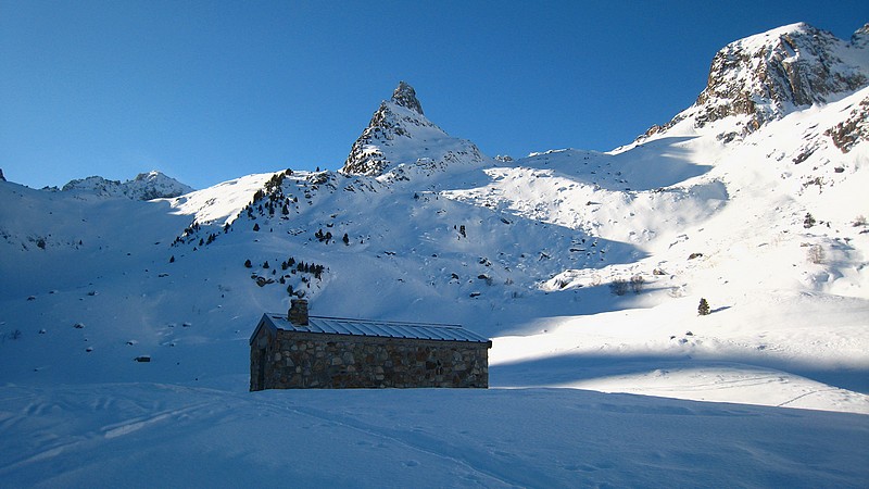 #1 Pic d Pic d'Ardiden : L'Abri, au premier plan l'aiguille Lahazere puis au fond à gauche, le pic d'Ardiden