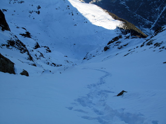 #8 Couloir NE : Neige poudreuse Couloir NE : Neige poudreuse
