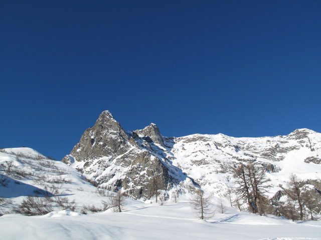 #1 Corne de la Loriaz : On rejoint le pied du couloir NE Corne de la Loriaz : On rejoint le pied du couloir NE
