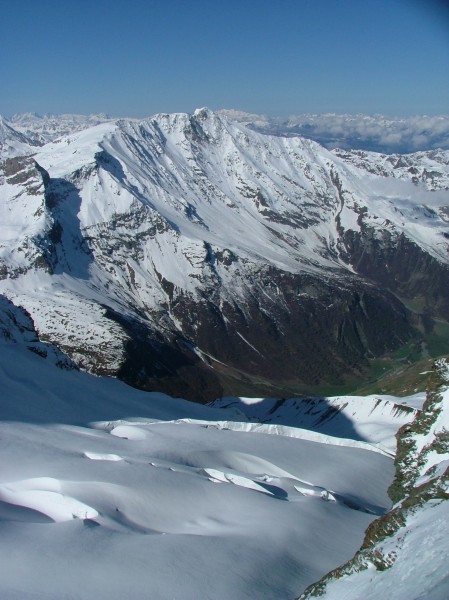 #6 Glacier du Geay : Faces N de Bellecote et Pichères encombrées de coulées. Glacier du Geay : Faces N de Bellecote et Pichères encombrées de coulées.
