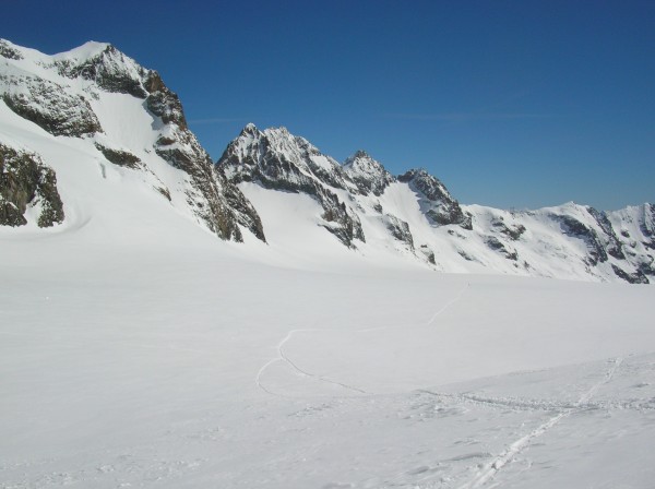 #4 Le glacier blanc vu du col : Vue sur le pic de neige Cordier et la Brèche Cordier entre autre... Le glacier blanc vu du col : Vue sur le pic de neige Cordier et la Brèche Cordier entre autre...