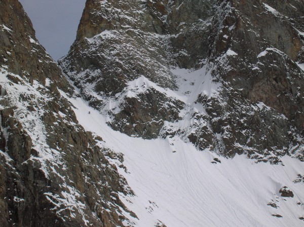 #10 descente du col des Ecrins : "Allez Romu, régale toi dans cette neige fondue à point"... descente du col des Ecrins : "Allez Romu, régale toi dans cette neige fondue à point"...