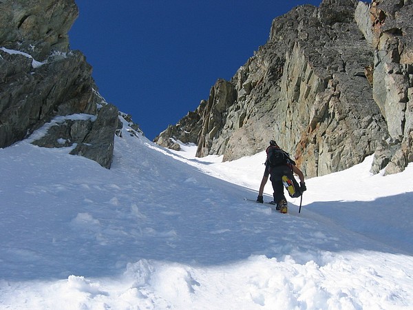 #4 Pedro monte le couloir : Pedro à la Trace dans le couloir NE de la pointe du Villonet Pedro monte le couloir : Pedro à la Trace dans le couloir NE de la pointe du Villonet