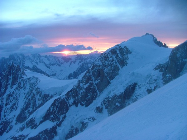 #2 lever du soleil : Lever de soleil sur le Tacul contrarié par les nuages lever du soleil : Lever de soleil sur le Tacul contrarié par les nuages