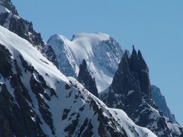 #9 Grandes Jorasses : Pour les amateurs, elles semblent en conditions en haut. Grandes Jorasses : Pour les amateurs, elles semblent en conditions en haut.