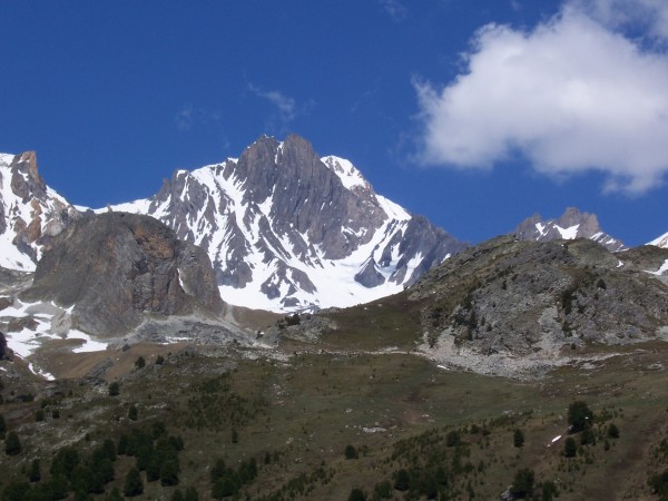 #7 Parrachée : Vue globale, avec le couloir de la Loza à droite, la Pointe de la Fournache (sommet au premier plan) et la Dent Parrachée (second plan) Parrachée : Vue globale, avec le couloir de la Loza à droite, la Pointe de la Fournache (sommet au premier plan) et la Dent Parrachée (second plan)