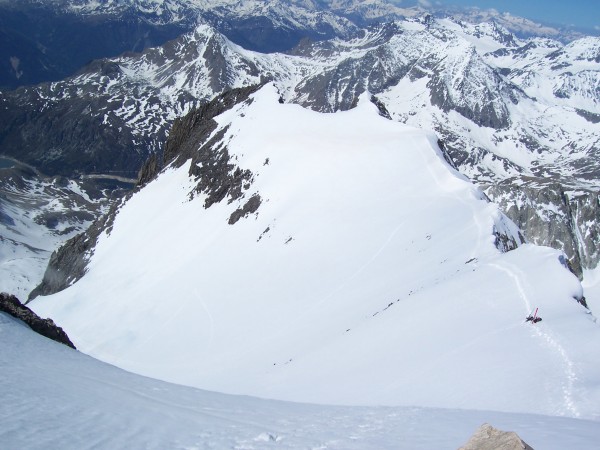 #2 Arête : L Arête : L'arête, qui joint la Pointe de la Fournache et la Dent Parrachée, vue du sommet.