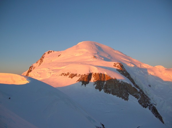 #3 Le Mont Blanc : Le Soleil fait son apparition sur l Le Mont Blanc : Le Soleil fait son apparition sur l'objectif du jour...
