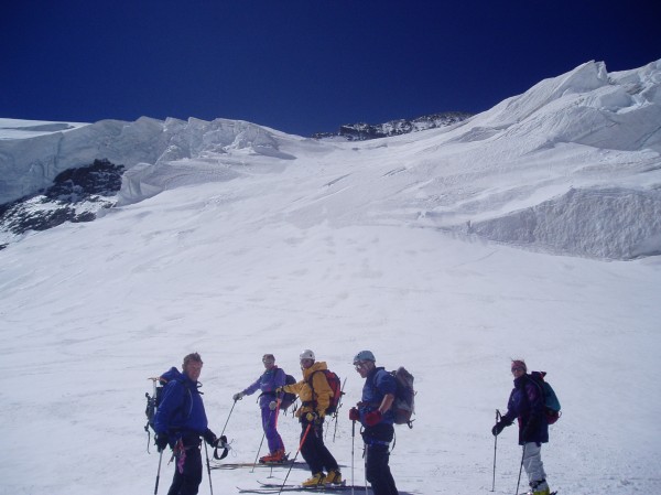 #7 Bas de la face : A la descente, on est descendu au centre de la face entres les 2 barres de séracs Bas de la face : A la descente, on est descendu au centre de la face entres les 2 barres de séracs