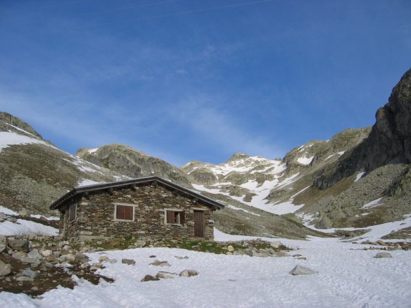 #2 Vallon du col de la Vache : La cabane du lac de Cos et le vallon du col de la Vache Vallon du col de la Vache : La cabane du lac de Cos et le vallon du col de la Vache