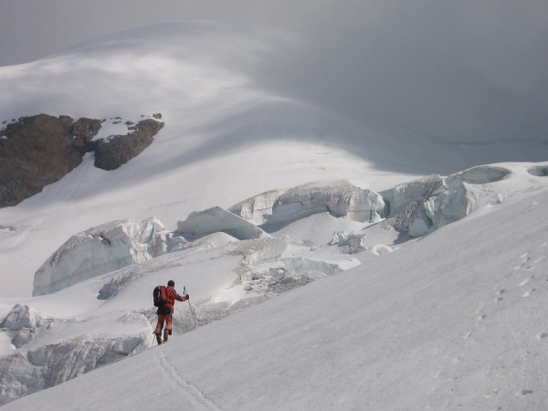 Glacier des Glaciers : La traversée sur le glacier vers 3200 m