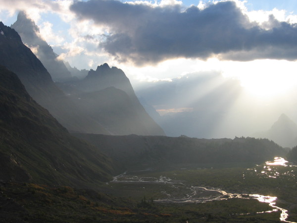 #6 Lac de Combal : Un premier matin du monde (comme ils disent dans Montagnes Mag)
Au fond, la Noire de Peuterey. Lac de Combal : Un premier matin du monde (comme ils disent dans Montagnes Mag)
Au fond, la Noire de Peuterey.