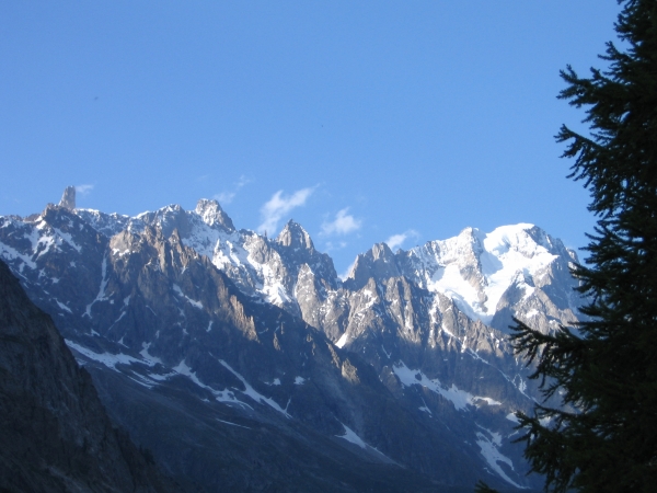 Arêtes de Rochefort : Dent du Géant, arêtes de Rochefort et Grandes Jorasses, versant italien