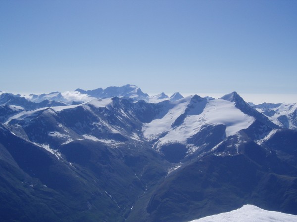 #1 Grande Sassière : Il ne reste de la neige que sur les glaciers; celui de la Grande Sassière et le Grand Paradis au fond Grande Sassière : Il ne reste de la neige que sur les glaciers; celui de la Grande Sassière et le Grand Paradis au fond