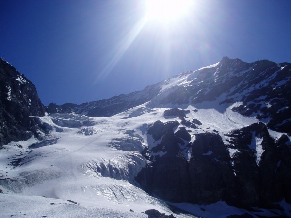 #7 Glacier du Geay : La trace passe cette année au centre du glacier; les piétons étaient d Glacier du Geay : La trace passe cette année au centre du glacier; les piétons étaient d'ailleurs nombreux ce dernier Week-end