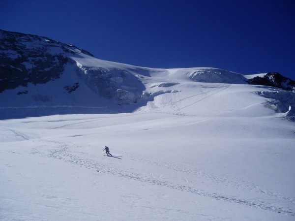 #4 Le plateau glaciaire : Grandes courbes sur le plateau glaciaire en évitant les crevasses Le plateau glaciaire : Grandes courbes sur le plateau glaciaire en évitant les crevasses