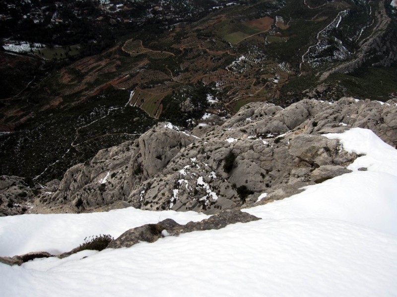 Vue sur la face Sud : Il ne reste plus beaucoup de neige face sud!