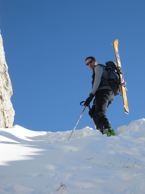 #5 Sortie du couloir : Toz à la sortie du couloir Ouest :à chacun son style pour porter les skis ! Sortie du couloir : Toz à la sortie du couloir Ouest :à chacun son style pour porter les skis !