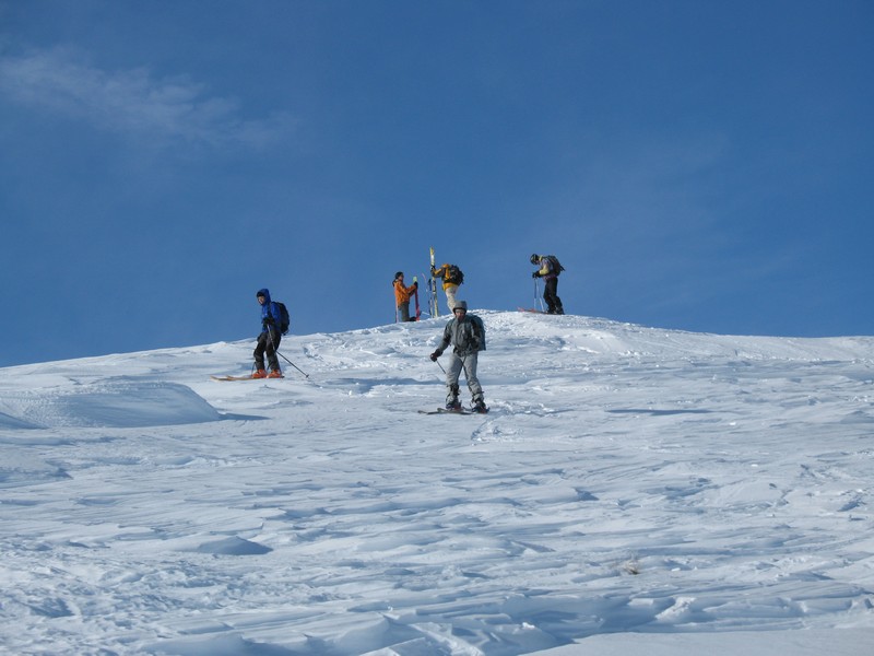 #1 début descente : neige sculptée sous le sommet début descente : neige sculptée sous le sommet