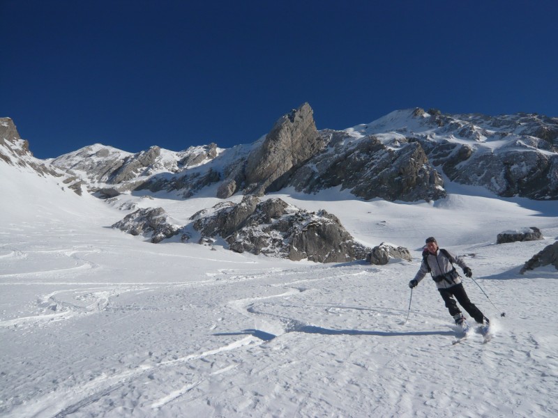 #5 Christophe - Acte II : Un petite poudreuse sympathique dans la combe. On a même pu faire nos traces. Elle est pas belle la vie... Christophe - Acte II : Un petite poudreuse sympathique dans la combe. On a même pu faire nos traces. Elle est pas belle la vie...