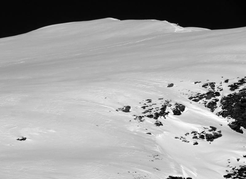 #5 Les dernières pentes : Vues depuis le plat du Clapier Vert (2770 m). On distingue l Les dernières pentes : Vues depuis le plat du Clapier Vert (2770 m). On distingue l'endroit où l'on a déchaussé pour suivre le fil de l'arête.