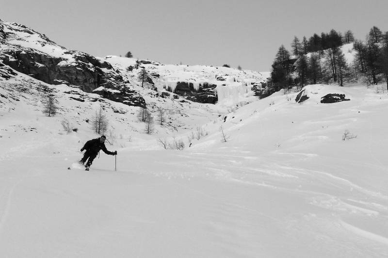 #6 Poudre très froide : Sous les cascades de glace. Poudre très froide : Sous les cascades de glace.