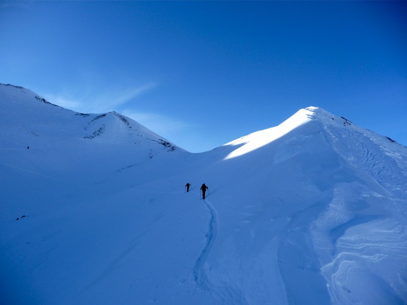 #4 La combe NW des aiguillettes : vers 2200 m , neige soufflée, de grosse accumulations par endroits La combe NW des aiguillettes : vers 2200 m , neige soufflée, de grosse accumulations par endroits
