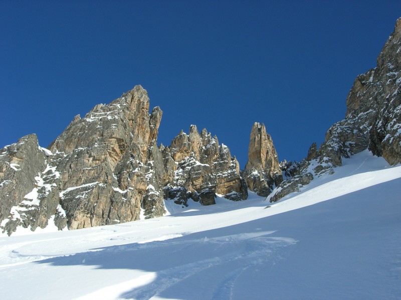 descente du couloir NO : neige agréable dans le couloir