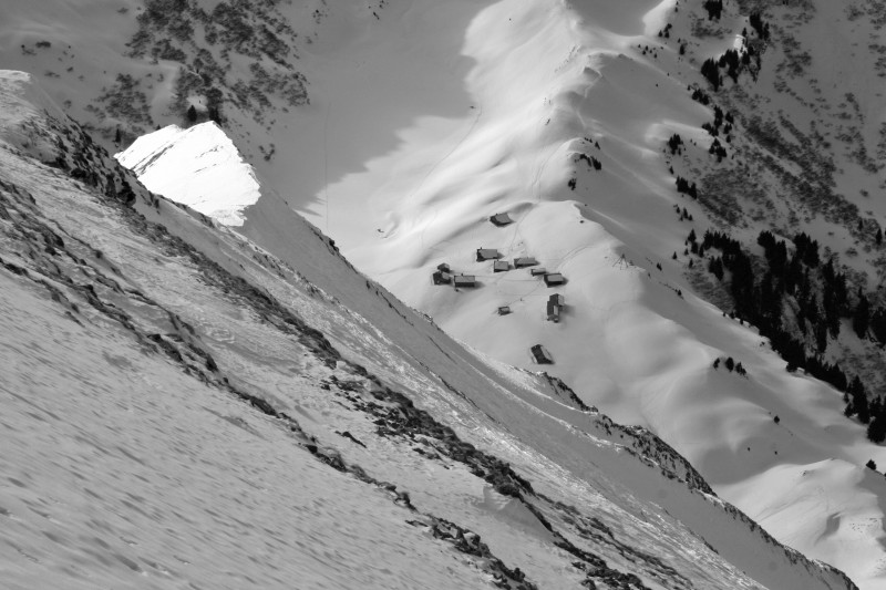 #3 jalouvre face ouest : les chalets de Lessy vus de la face jalouvre face ouest : les chalets de Lessy vus de la face