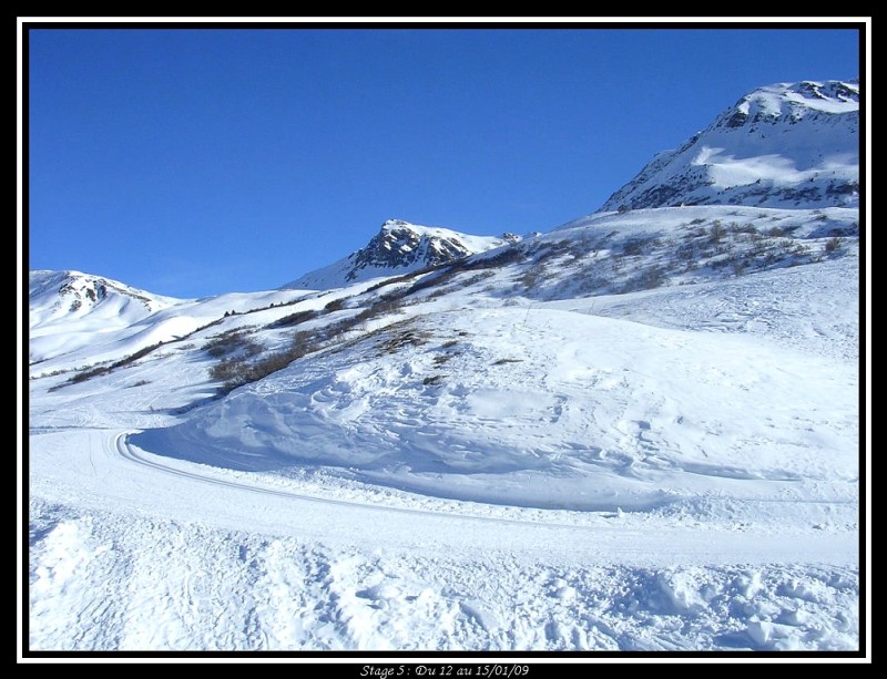 #2 Le sommet est en vue : Au loin, le sommet. Le sommet est en vue : Au loin, le sommet.