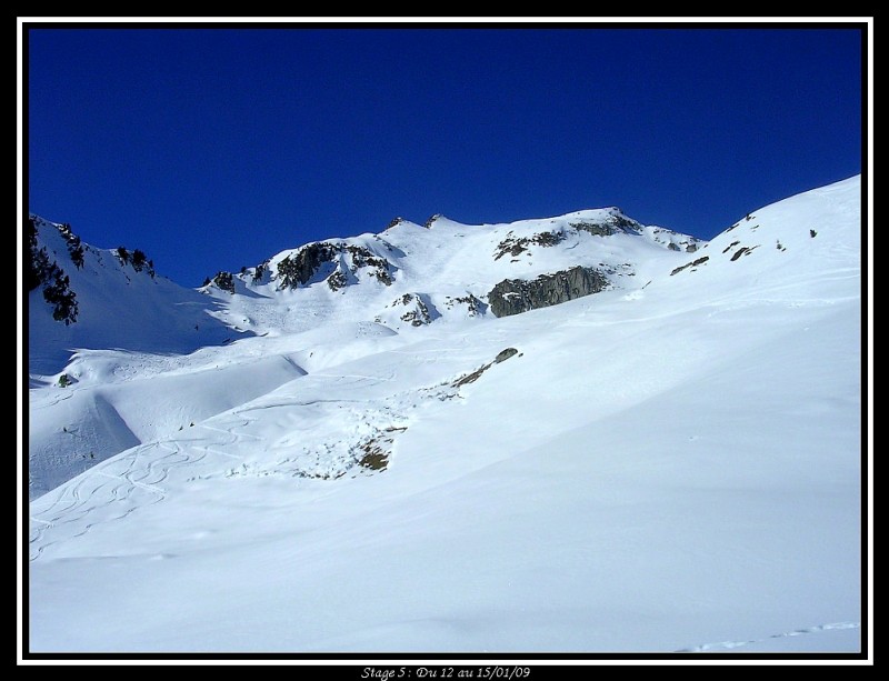 #1 Pointe des Arangles : Vue sur la face SE de la Pointe des Arangles (2344m). Pointe des Arangles : Vue sur la face SE de la Pointe des Arangles (2344m).