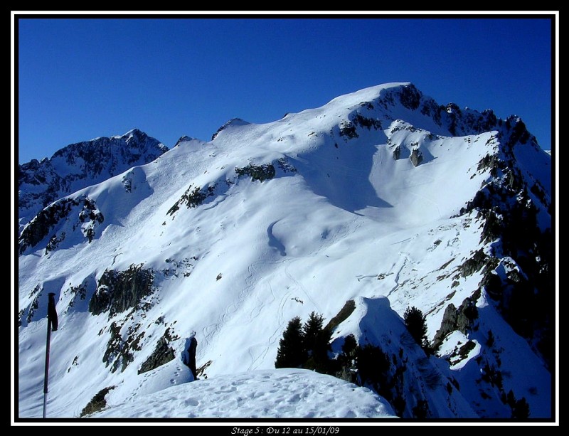 #2 Pointe des Arangles : Vue sur la face SE de la Pointe des Arangles (2344m) depuis la Pointe de Glais Rouge (2163m). Pointe des Arangles : Vue sur la face SE de la Pointe des Arangles (2344m) depuis la Pointe de Glais Rouge (2163m).
