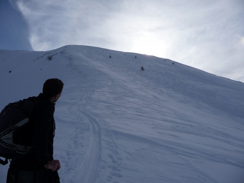 #3 Ski-Rando Blayeul : Pente N-W sous l Ski-Rando Blayeul : Pente N-W sous l'arête en neige excellente nos traces sont les plus a droite et il y a encore la place.... voir même le vallon a droite a l'air excellent on le voit pas sur la photo!!!