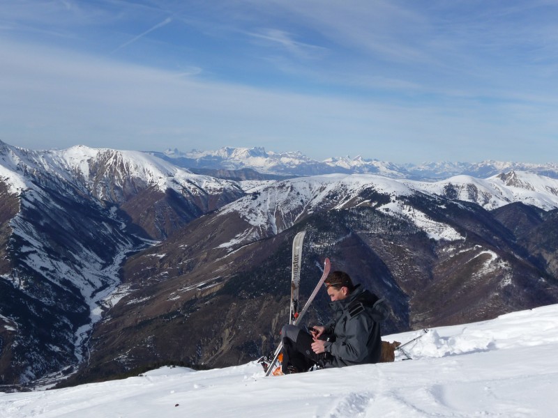 #5 Ski-Rando Blayeul : Me sur l Ski-Rando Blayeul : Me sur l'arête un petit creux après la deuxième remonté... sur fond de devoluy