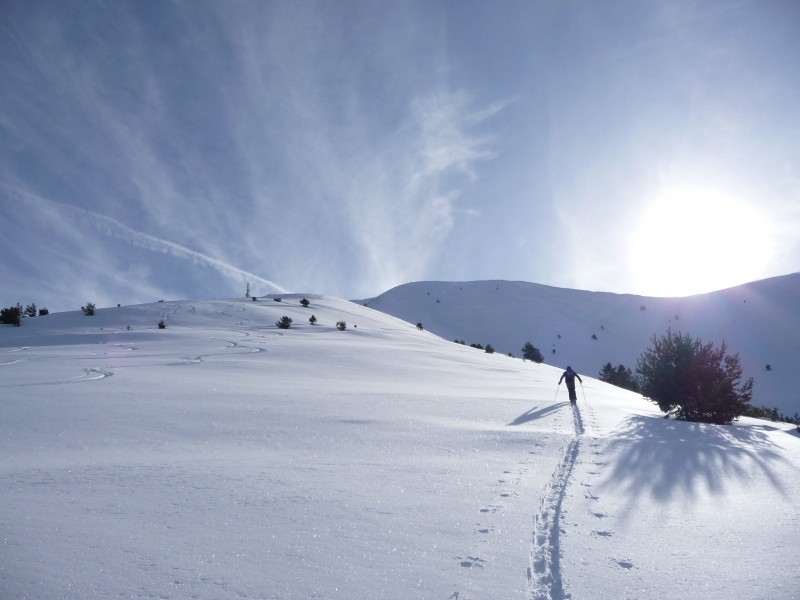 #2 Ski-Rando Blayeul : Flo à la remonté avec la pente NW de descnete en face et à gauche l Ski-Rando Blayeul : Flo à la remonté avec la pente NW de descnete en face et à gauche l'antenne du blayeul!!!!!!