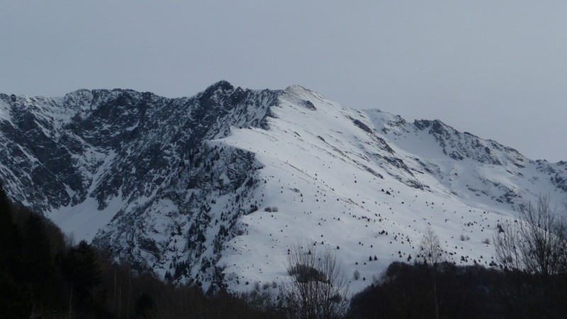 #1 Rocher Rond : La crête de l Rocher Rond : La crête de l'envers de Parier est bien sèche au sommet, la Combe des Choumeaux est l'itinéraire obligé.