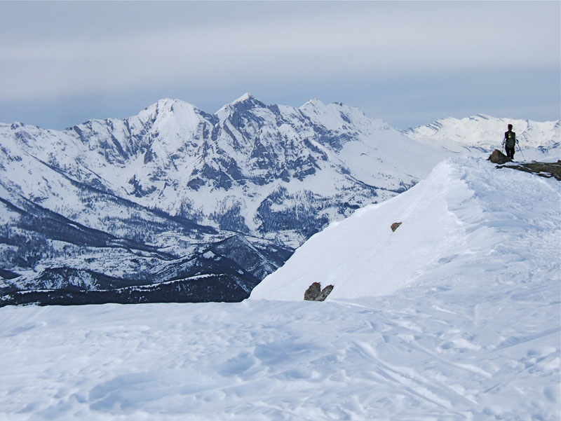 #5 Barrot : Monique à la Tête de Colombière et derrière le Col des Champs avec les Aiguilles de Pelens. Barrot : Monique à la Tête de Colombière et derrière le Col des Champs avec les Aiguilles de Pelens.