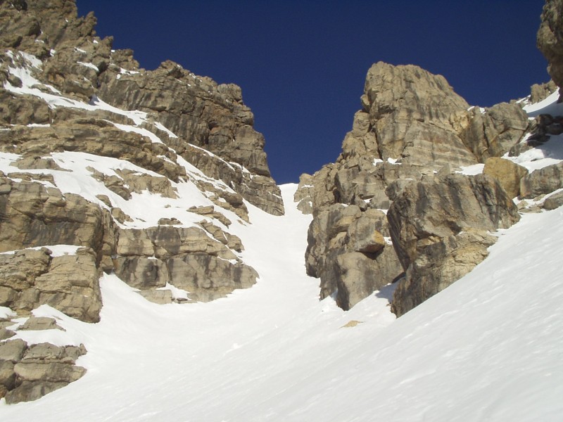 #2 couloir sud : le haut du couloir que l couloir sud : le haut du couloir que l'on terminera à pied- il fait bon au soleil!