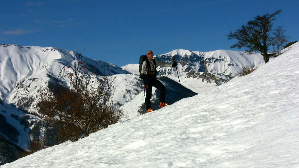 #3 Au dessus de Douans Superieur : A gauche le secteur du Dome d Au dessus de Douans Superieur : A gauche le secteur du Dome d'Auron et à droite, la Cime de Bolofré (secteur de St Dalmas de Selvage)