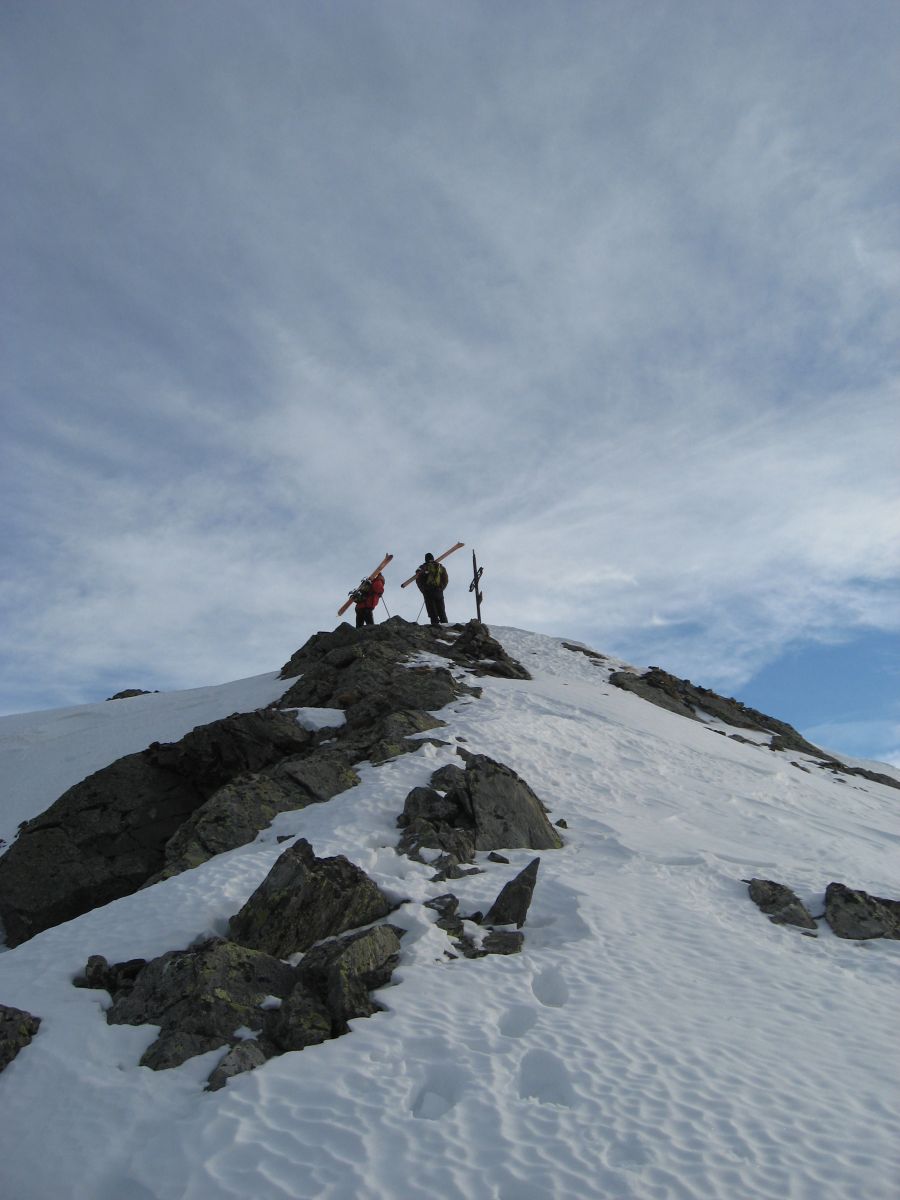 #7 Arête sommitale : La croix depuis l Arête sommitale : La croix depuis l'arête qui prolonge notre couloir de montée.