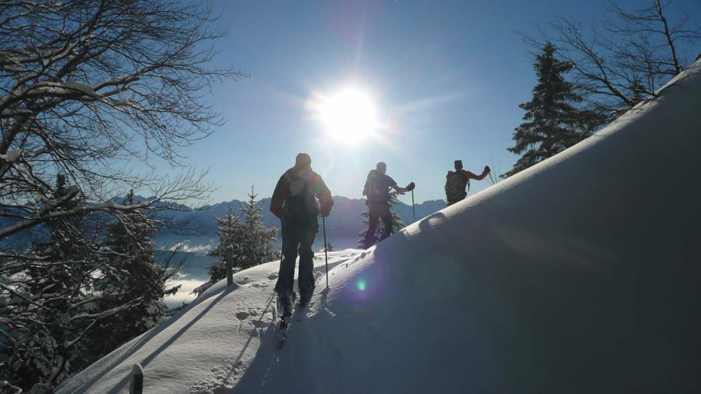 #2 Balcon Est : Personne encore sur ce parcours amusant dans la neige froide , mais le soleil est bien agréable Balcon Est : Personne encore sur ce parcours amusant dans la neige froide , mais le soleil est bien agréable