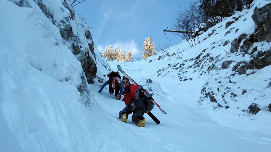 #16 Chamechine : option desescalade en crampons pour Delle, AnneCé et moi dans la partie basse de Chamechine Chamechine : option desescalade en crampons pour Delle, AnneCé et moi dans la partie basse de Chamechine