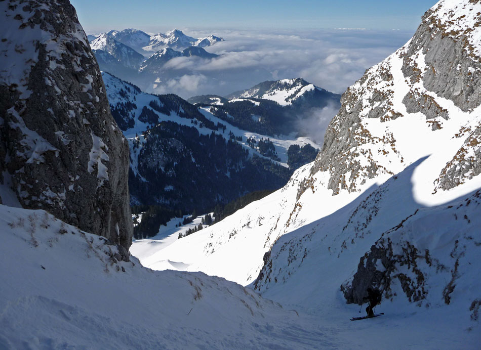 Dt d'Oche : Le couloir du Pierrier sous le refuge.