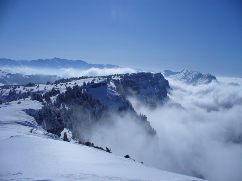 #4 Du sommet vue vers le Sud : le crête en direction des Rochers du Fouda Blanc et les Lances de Malissard derrière Du sommet vue vers le Sud : le crête en direction des Rochers du Fouda Blanc et les Lances de Malissard derrière