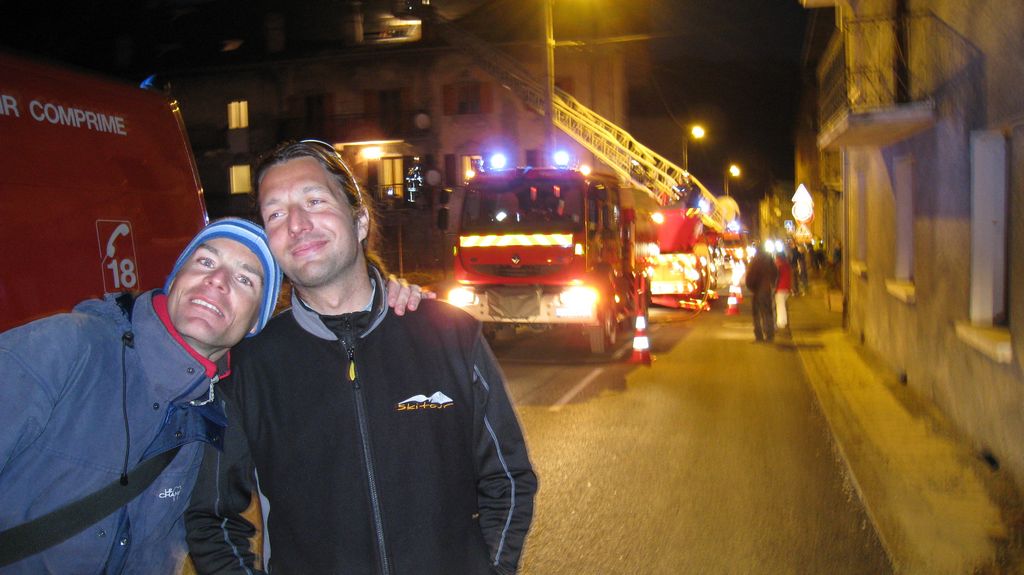 #16 Au feu !!!!!!! : sortez vos lances les gars, faut eteindre l Au feu !!!!!!! : sortez vos lances les gars, faut eteindre l'incendie........
quand skitour vient au secours des soldats du feu...
