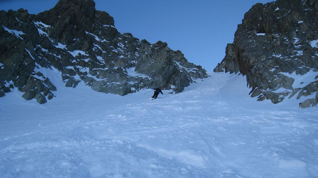 #11 Pointe du Villonet : Bertrand dans le 1er couloir en face N du Villonet Pointe du Villonet : Bertrand dans le 1er couloir en face N du Villonet