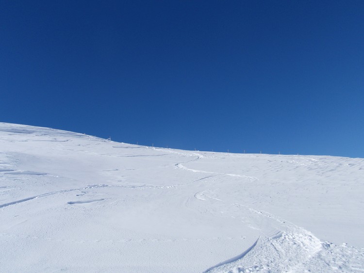 #2 descente tranqille : les traces sont peu profondes, au départ du sommet descente tranqille : les traces sont peu profondes, au départ du sommet