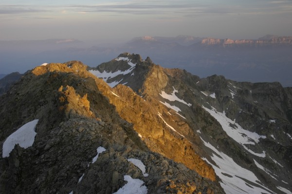 Premières lueurs : Premières lueurs sur la Dent du Pra et la Chartreuse (photo Denis)