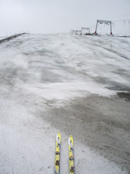 Départ à 3100m : C'est pas vraiment de la belle neige vierge...