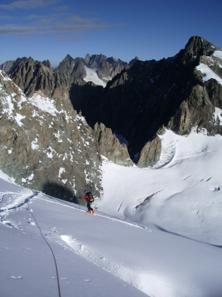 #9 La montée : Montée à ski, avec en arriere-plan, le col des Ecrins et la Meije La montée : Montée à ski, avec en arriere-plan, le col des Ecrins et la Meije